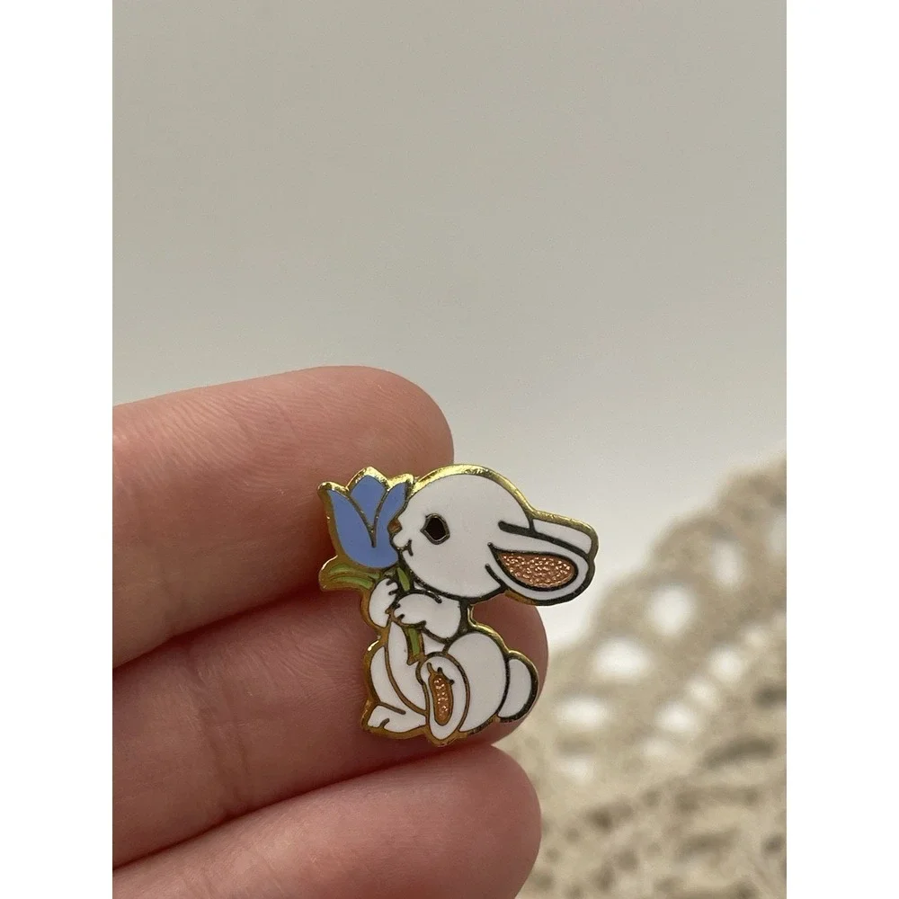 Hallmark Bunny Rabbit Enamel‎ Lapel Pin Signed Vintage 1983 Easter Blue Tulip